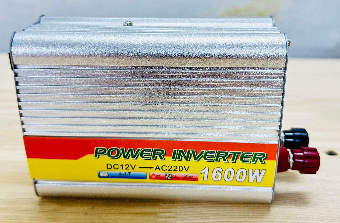 INVERTERES FESZÜLTSÉGÁTALAKÍTÓ 1600W