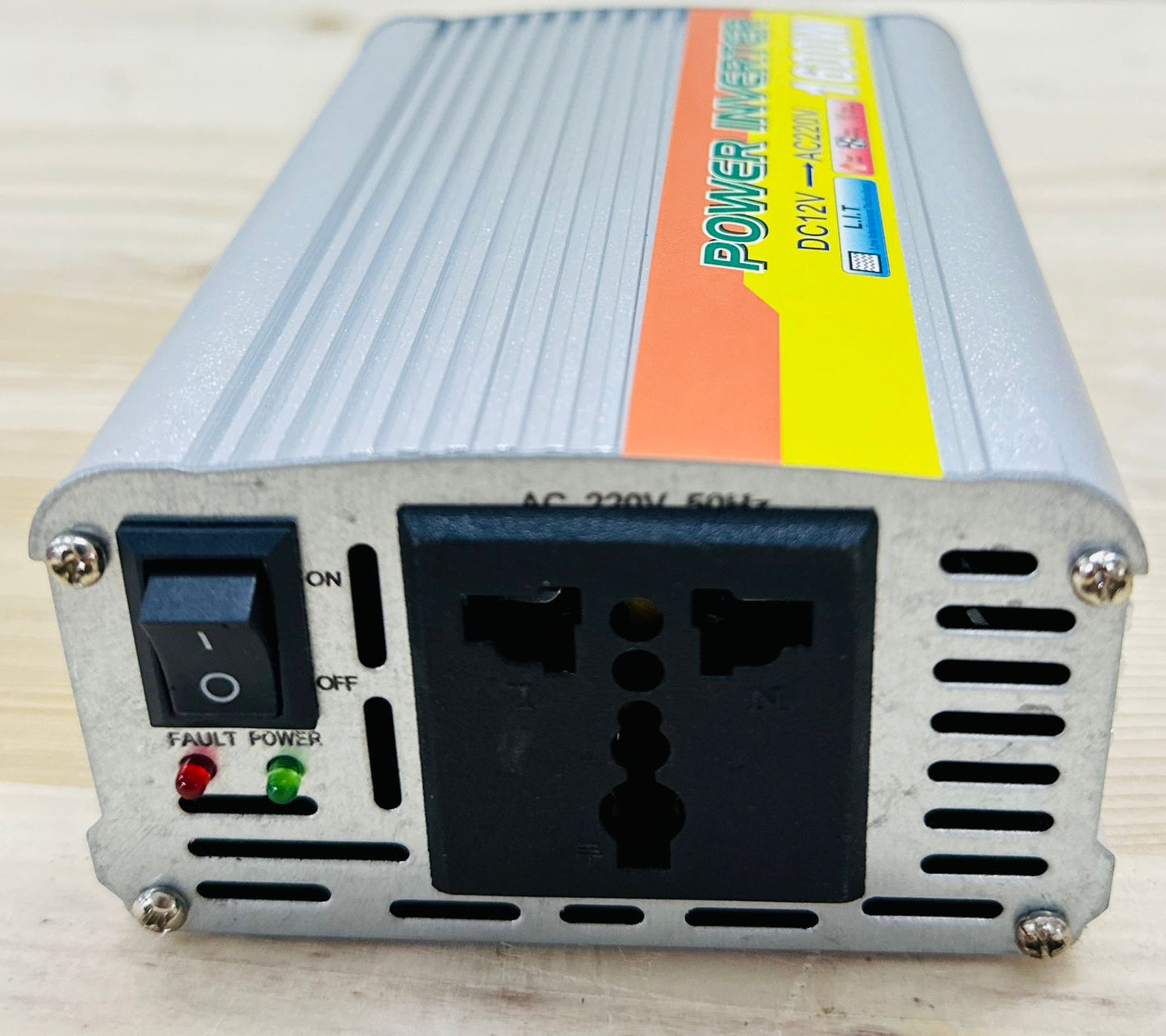 INVERTERES FESZÜLTSÉGÁTALAKÍTÓ 1600W
