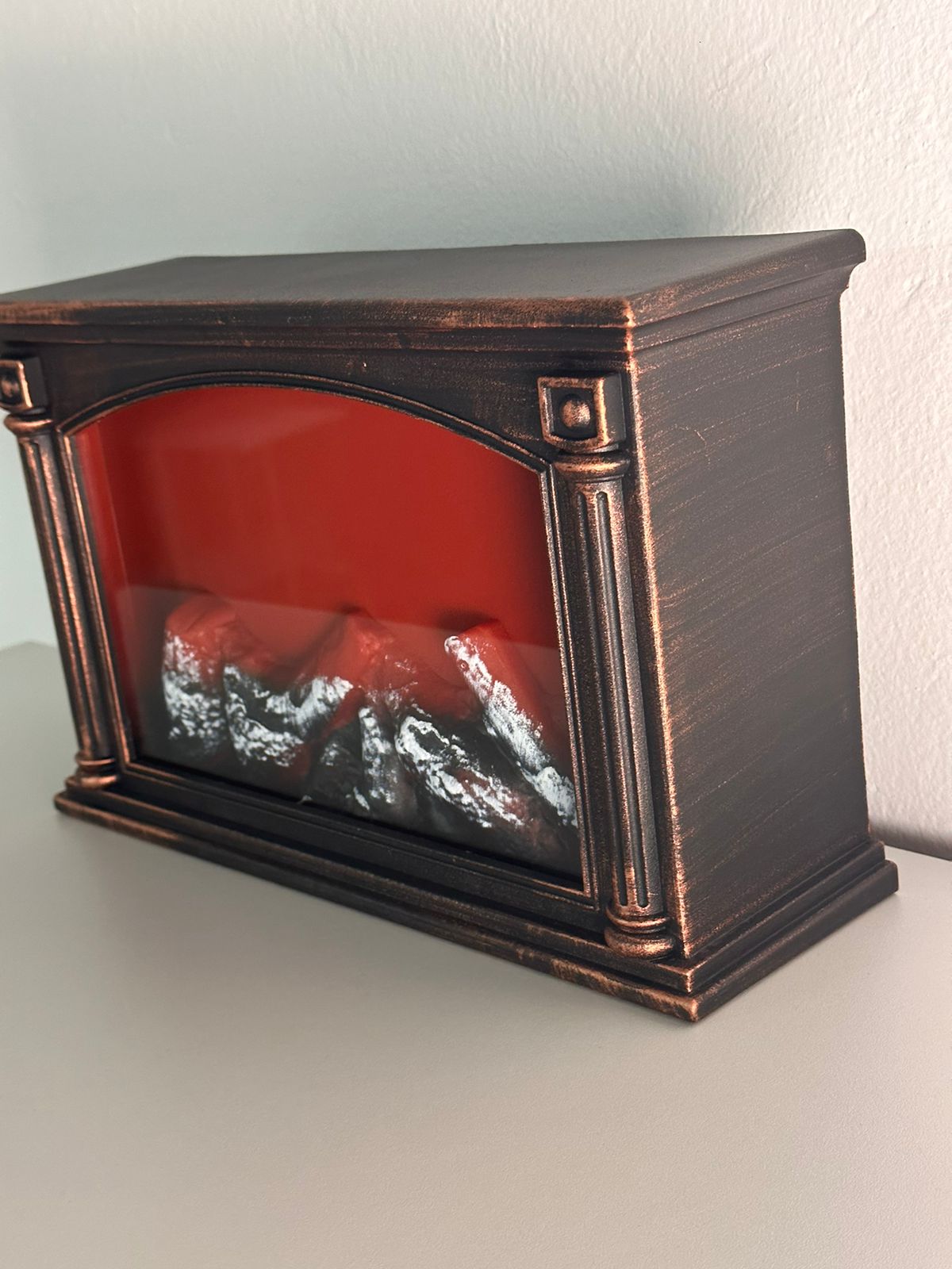 LED DEKORATÍV KANDALLÓ VALÓSÁGOS LÁNGHATÁSSAL M707