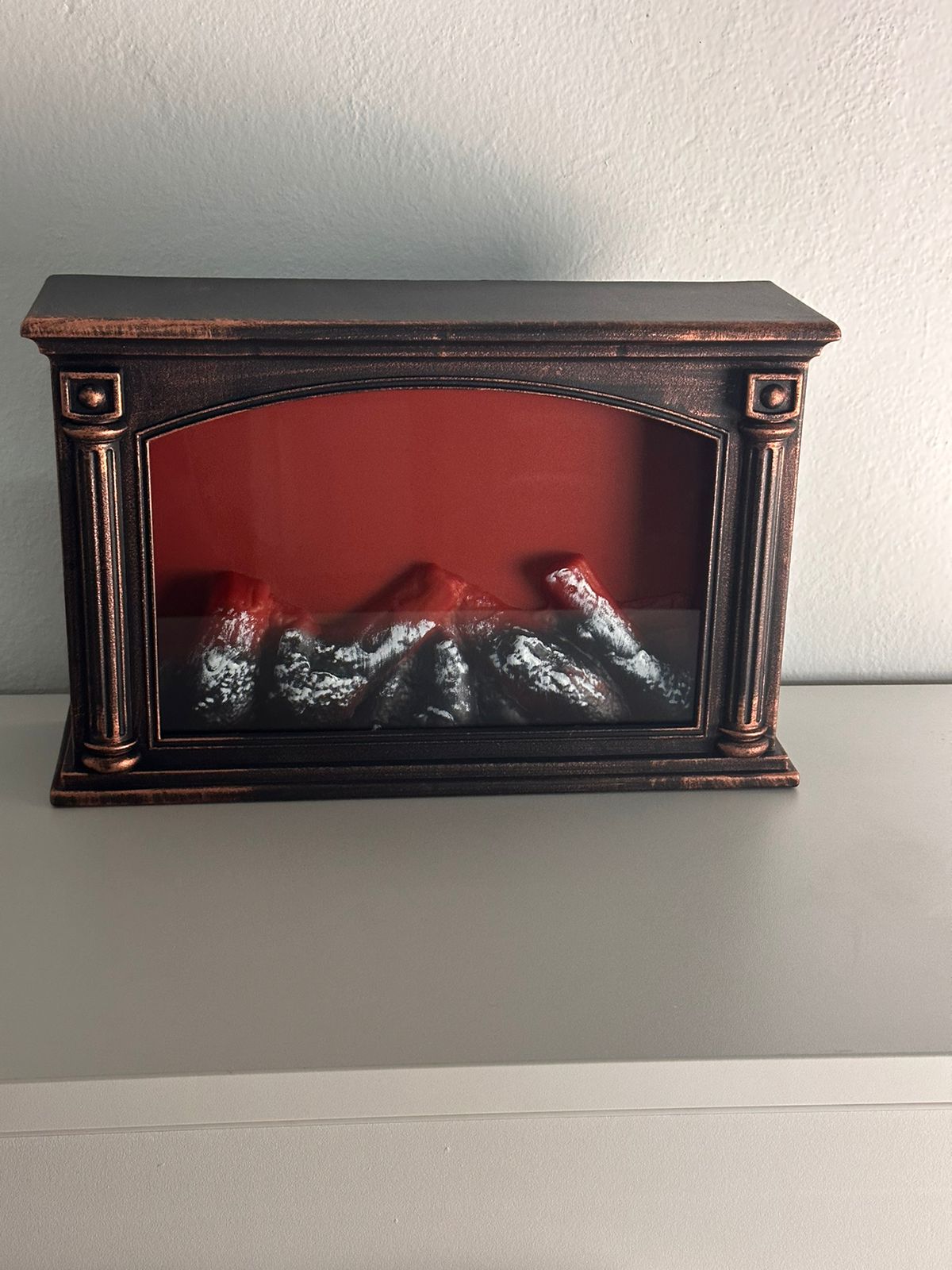 LED DEKORATÍV KANDALLÓ VALÓSÁGOS LÁNGHATÁSSAL M707