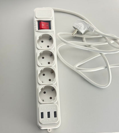 Hosszabbítókábel (4 aljzat, 3 USB bemenet) 2 darab