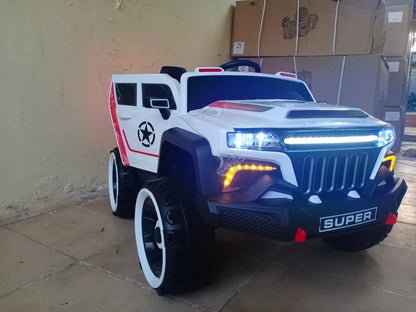 AKKUMULÁTOROS, ÖNKORMÁNYZÁSÚ, 4WD-S AUTÓ + TÁVIRÁNYÍTÓ SZÜLŐKNEK