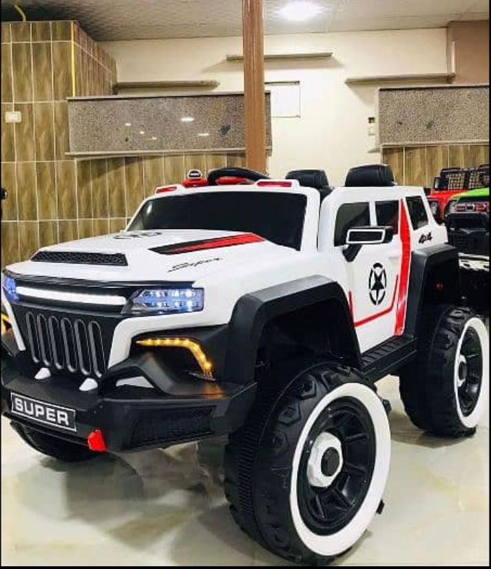 AKKUMULÁTOROS, ÖNKORMÁNYZÁSÚ, 4WD-S AUTÓ + TÁVIRÁNYÍTÓ SZÜLŐKNEK
